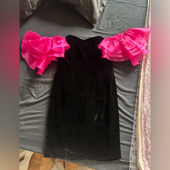 Brand new Linda Cherry dress in velvet and ruffle sleeves - Picture 2 of 4